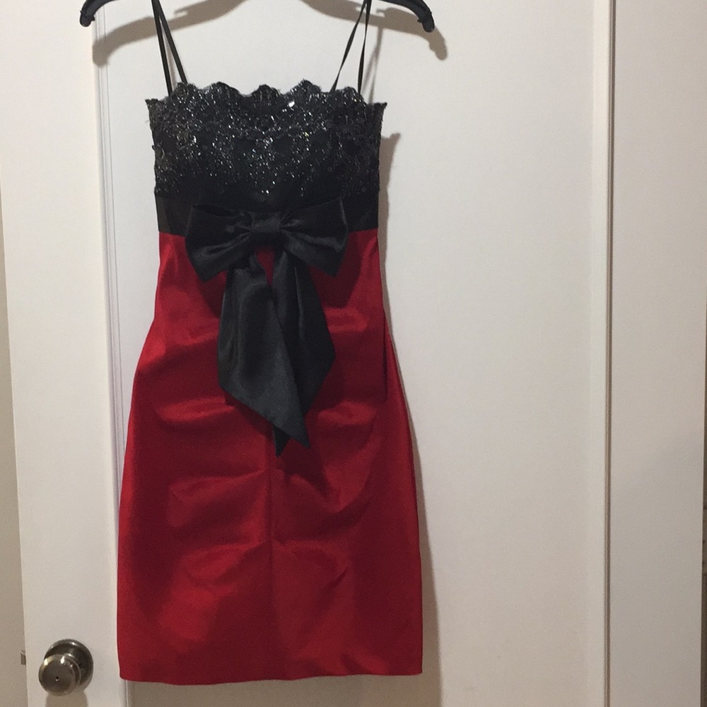 Cocktail dress, great for special occasions.